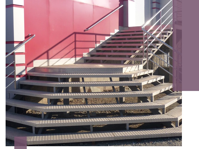 Лестницы для магазина в Полысаеве — изготовление и монтаж