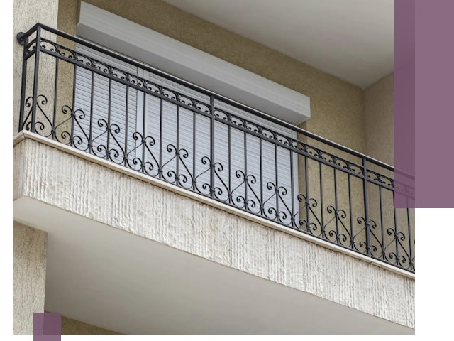 Балконные ограждения из металла и стекла в Полысаеве для домов