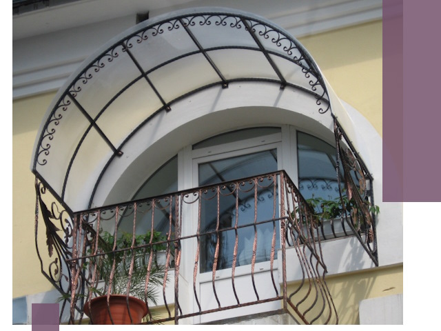 Козырьки над балконом в Полысаеве — изготовление и монтаж