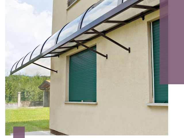 Козырьки над окнами в Полысаеве — изготовление и монтаж по выгоде